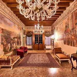 Cà Zane Martin Hotel